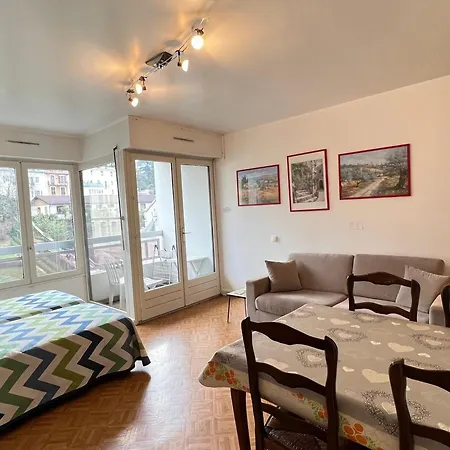 Lumineux Avec Balcon A Aix-les-bains, Proche Centre-ville, Classe 2** Etoiles! - Fr-1-555-38 *
